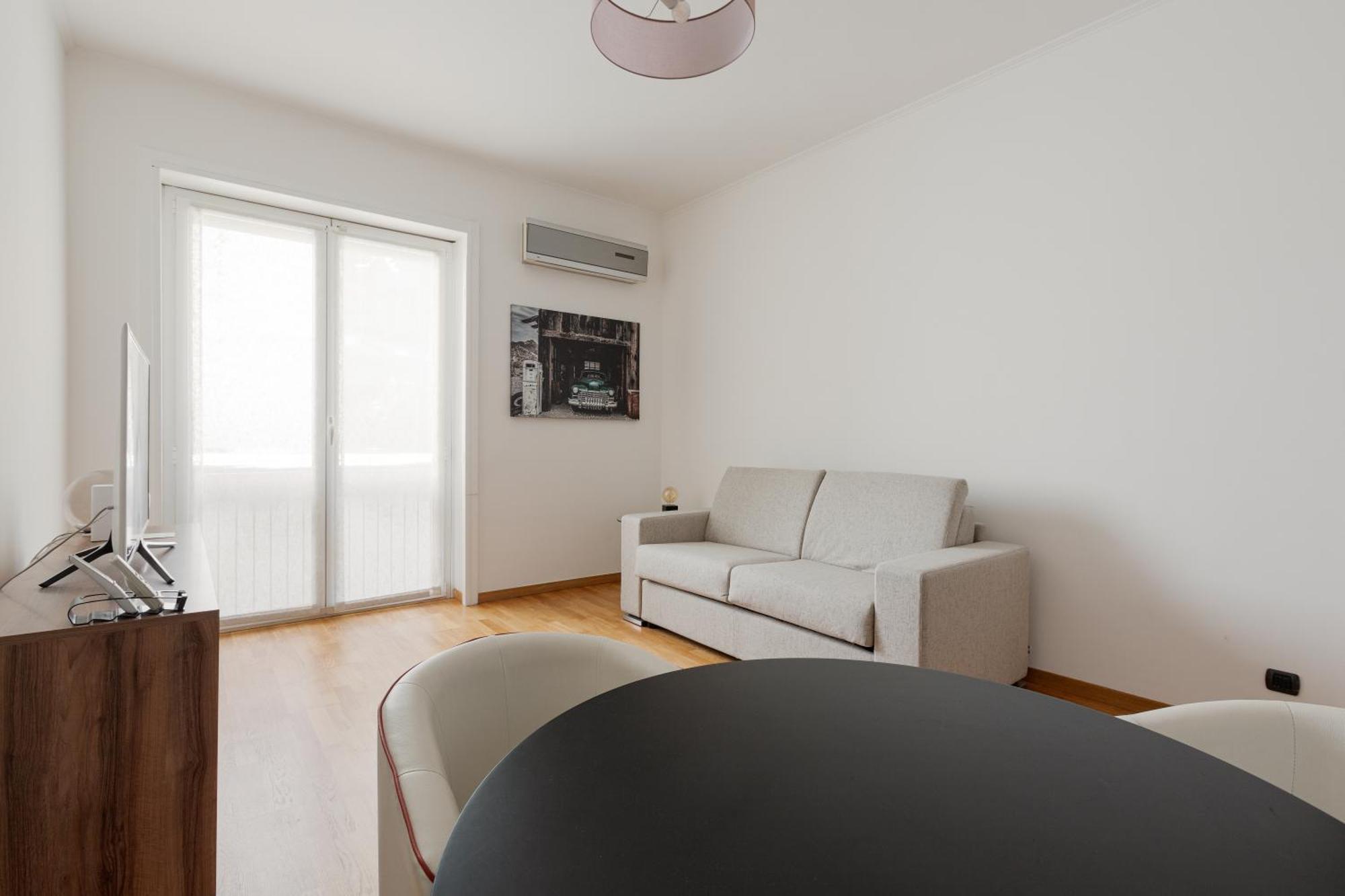 Modern 650m From Domodossola M5! Apartment Mailand