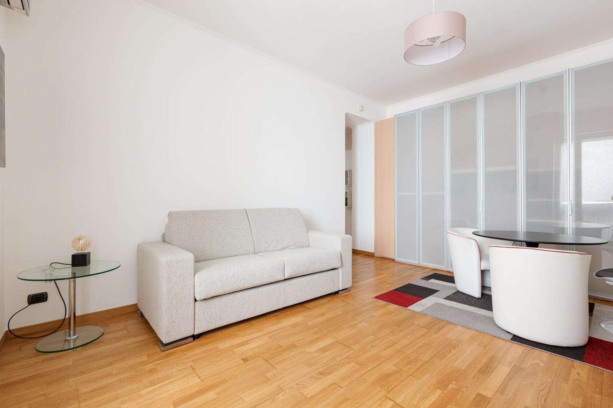 Modern 650m From Domodossola M5! Mailand