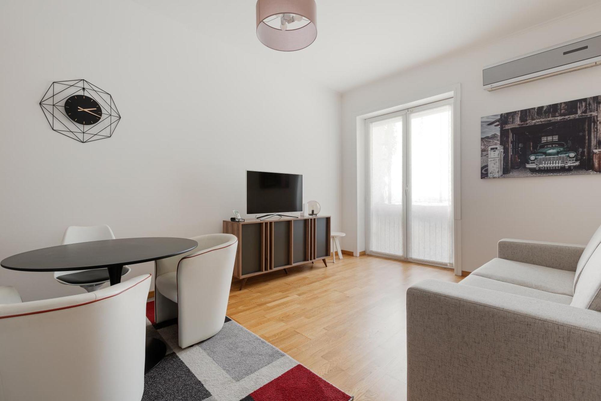 Modern 650m From Domodossola M5! Apartment