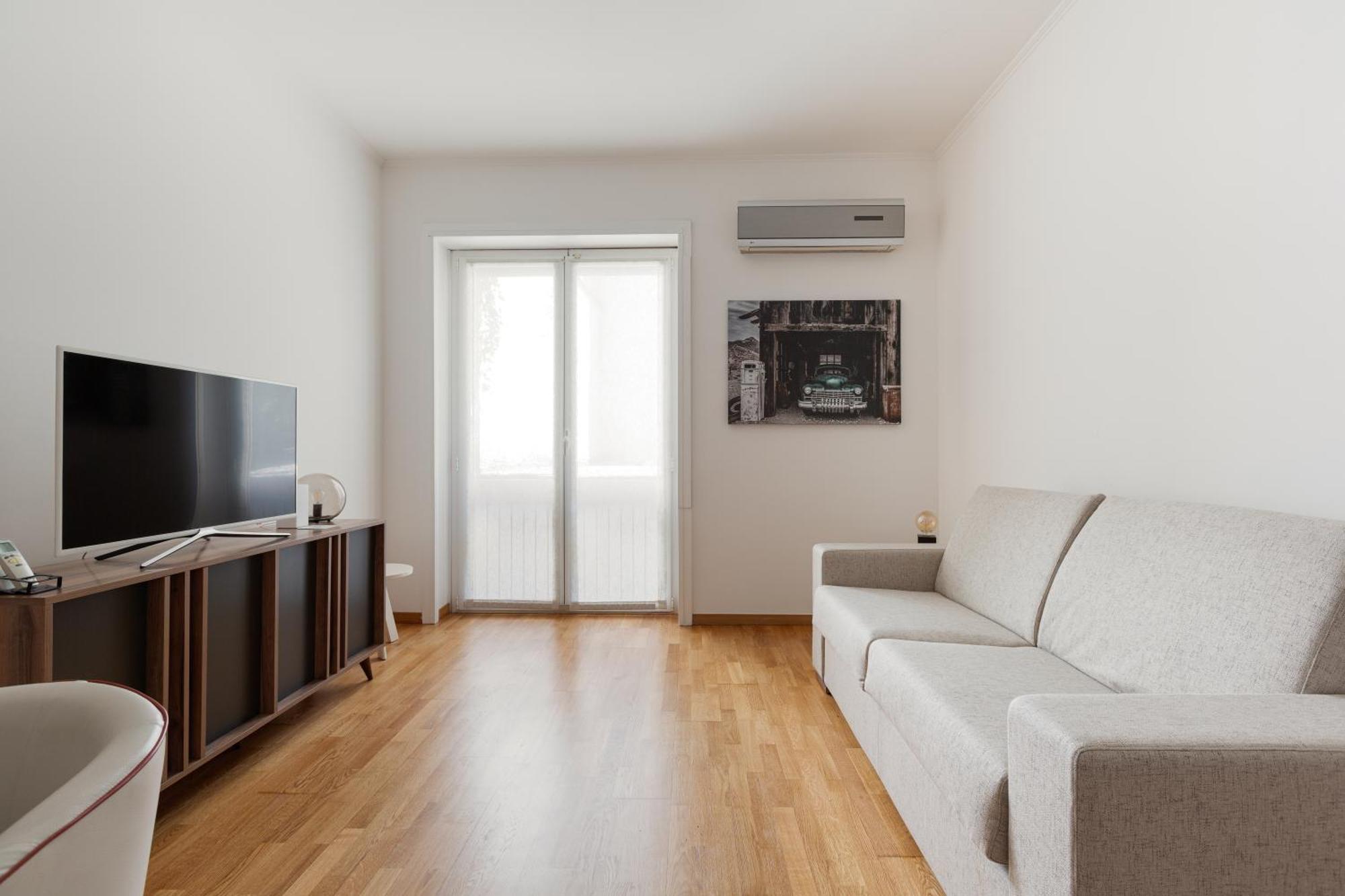Modern 650m From Domodossola M5! Apartment