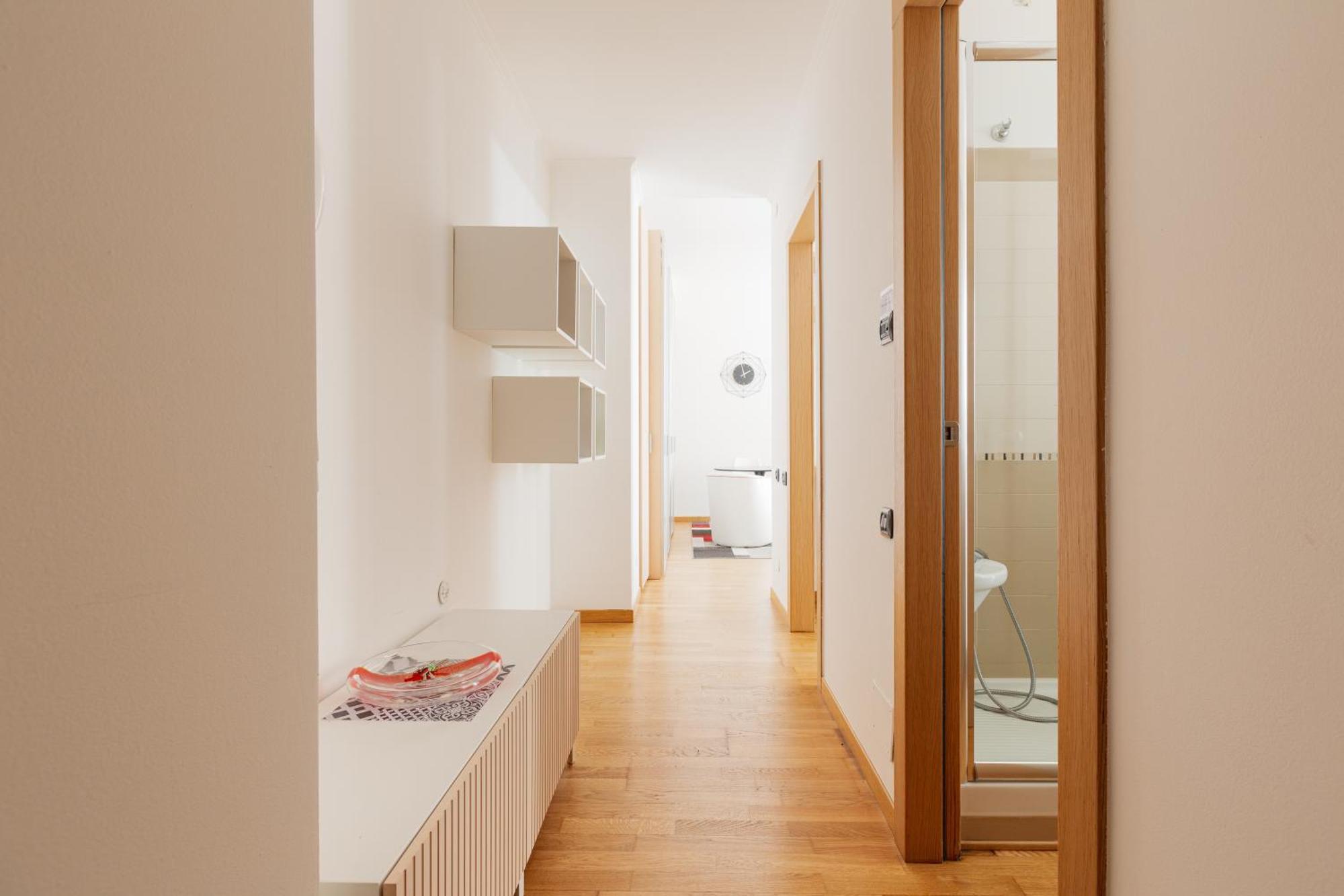 Modern 650m From Domodossola M5! Apartment